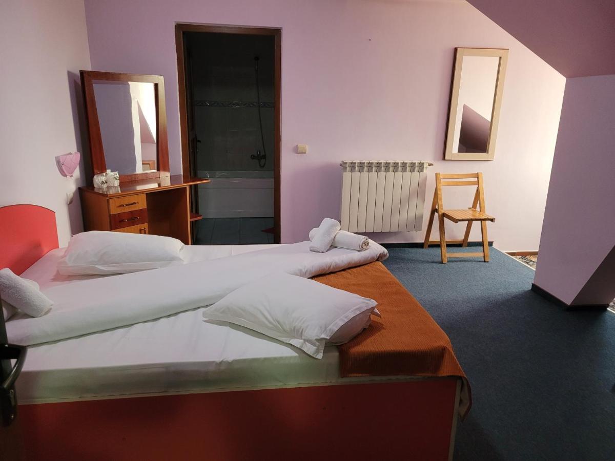 Minerva Motel *